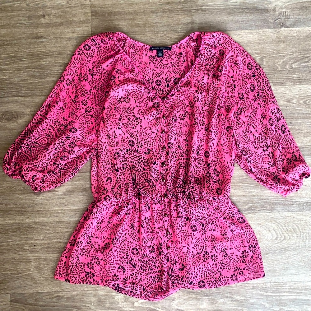 Banana Republic Blouse pink and black size M petite.